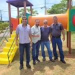 Prefeitura de Santo Antônio da Platina inaugura novos playgrounds em parceria com vereadores locais