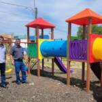 Prefeitura de Santo Antônio da Platina inaugura novos playgrounds em parceria com vereadores locais