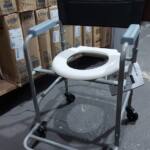 Parceria possibilita cadeiras de rodas e banho a pacientes