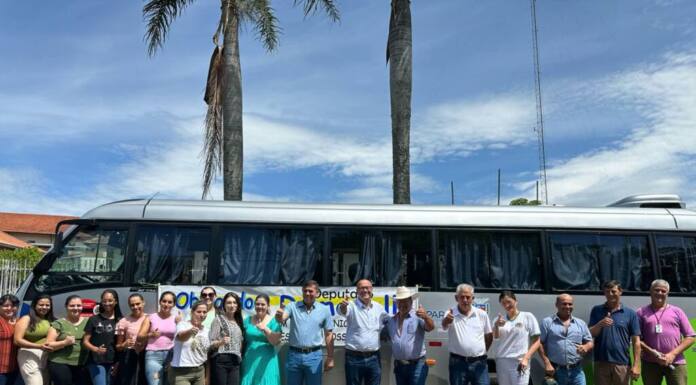 Município de Sapopema recebe novo ônibus para a saúde
