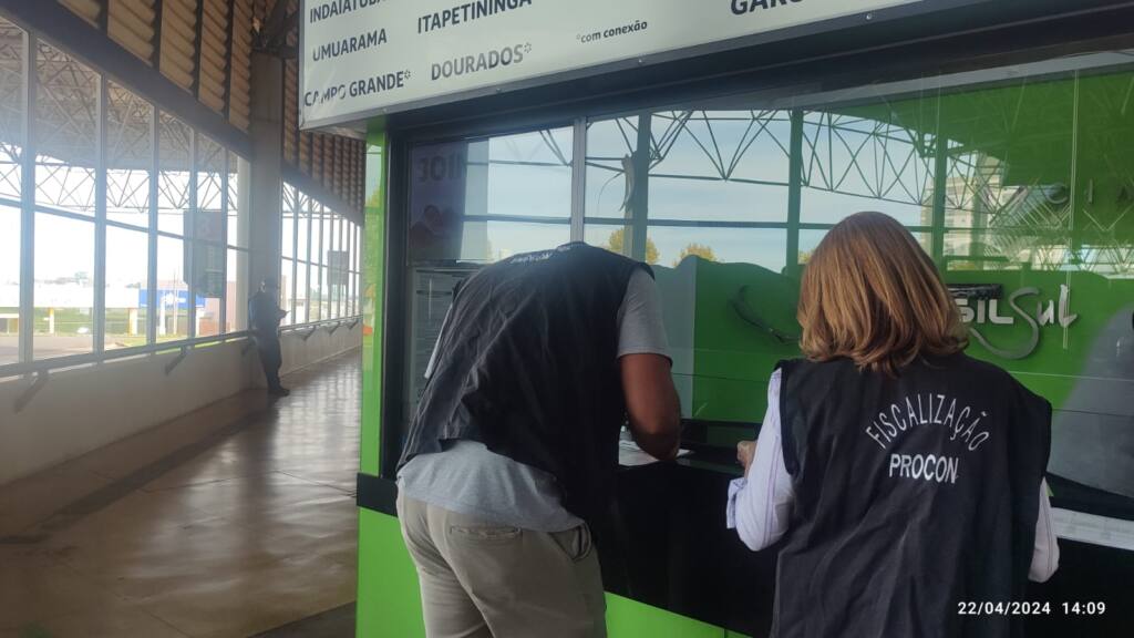 Procon de Guarapuava fiscaliza empresas de ônibus que operam no Município