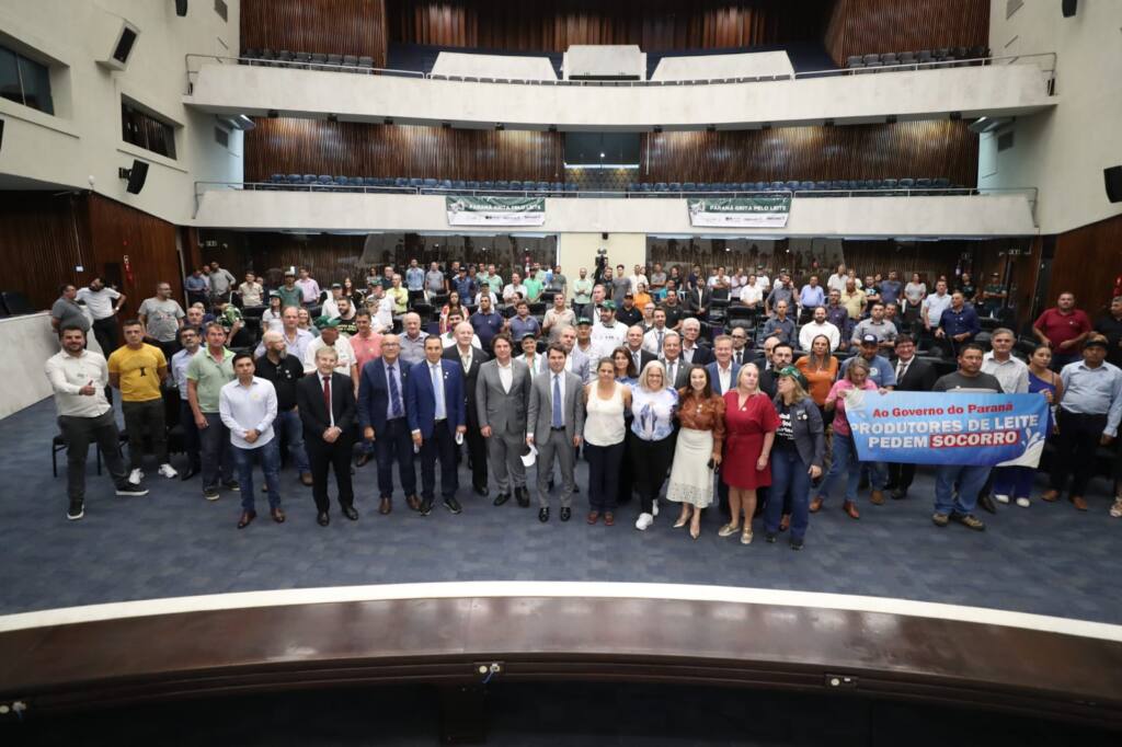 Ricardo Barros apoia iniciativas para impulsionar produção leiteira no Paraná Ricardo Barros apoia iniciativas para impulsionar produção leiteira no Paraná
