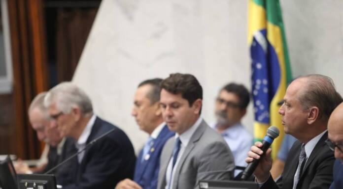 Ricardo Barros apoia iniciativas para impulsionar produção leiteira no Paraná