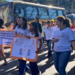 Passeata alerta para luta contra a exploração sexual de crianças e adolescentes