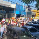 Passeata alerta para luta contra a exploração sexual de crianças e adolescentes