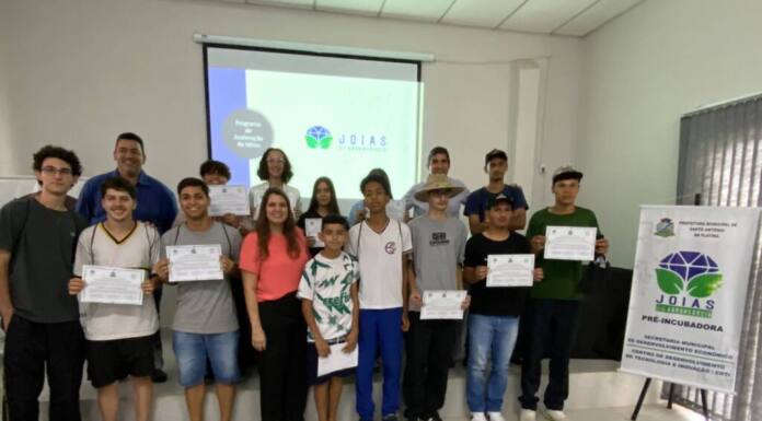 Alunos recebem diplomas do Programa de Aceleração de Ideias Joias do Agronegócio