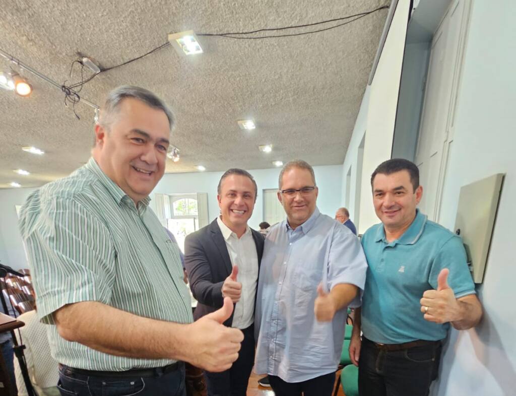 Presidente Edimar Santos na eleição da nova diretoria do Consórcio Paraná Saúde; prefeito de Jacarezinho, Marcelo Palhares, assumirá presidência Presidente Edimar Santos na eleição da nova diretoria do Consórcio Paraná Saúde; prefeito de Jacarezinho, Marcelo Palhares, assumirá presidência