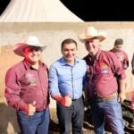 Ao lado do prefeito Oberdam de Oliveira e do empresário Dóia Gazin, presidente da AMP prestigia 1ª Expo Douradina 2025
