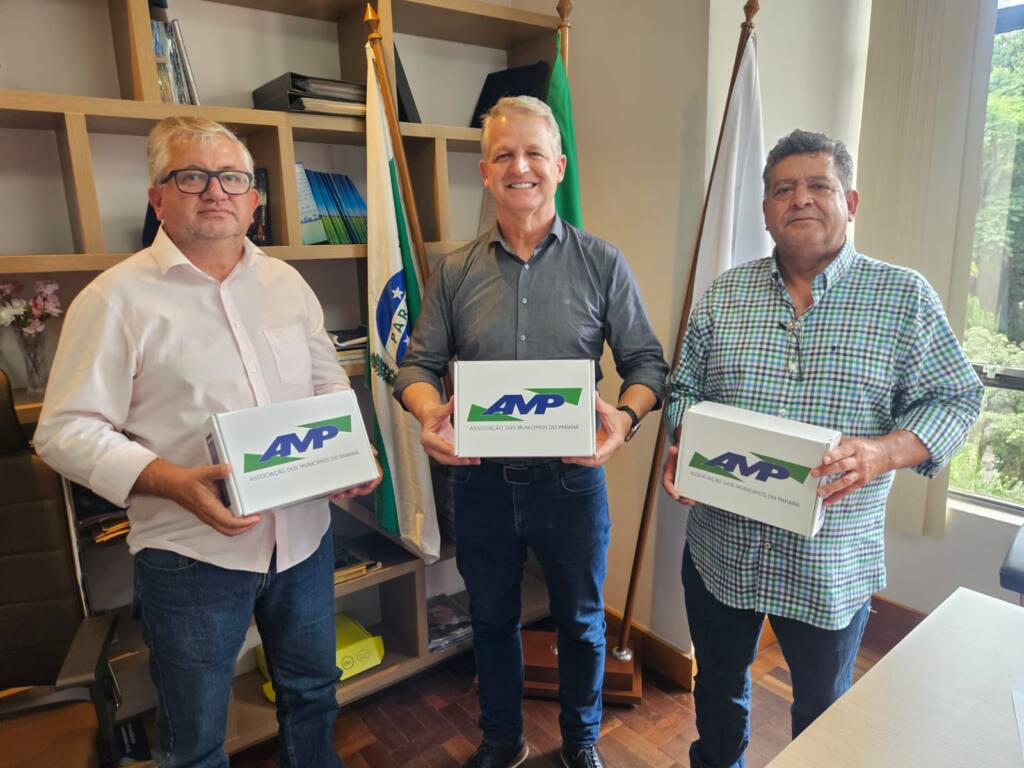 Prefeito de Nova Santa Bárbara é recebido na AMP