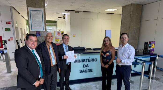 Palhares e vereadores protocolam pedido de UPA 24h para Jacarezinho