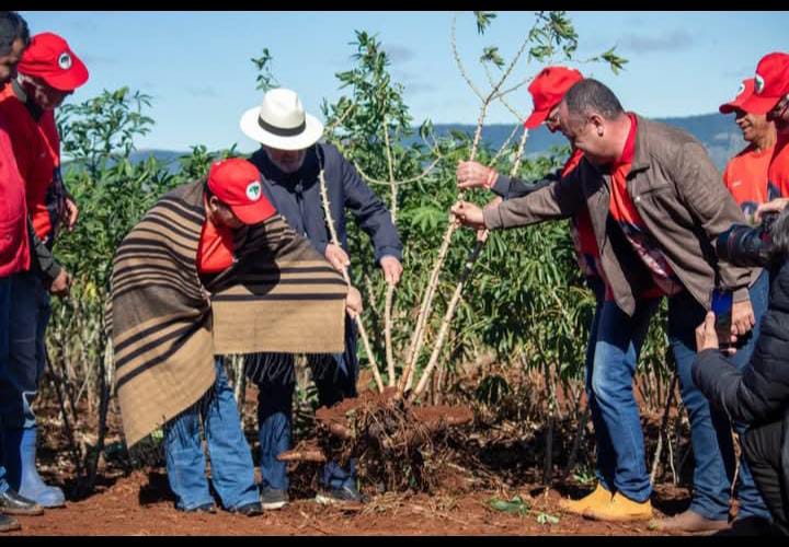Presidente Lula participa de criação de assentamento em Ortigueira