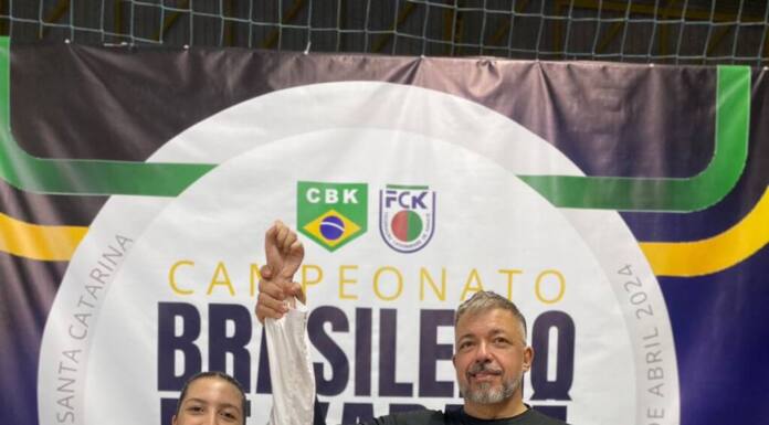 Paranaense de Siqueira Campos vence quatro lutas e disputa final de campeonato internacional de karatê no Japão