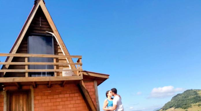 Amor e Natureza: Casal Celebra Bodas de Plumas no Chalé e Camping Nosso Paraíso, em Sapopema