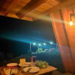 Amor e Natureza: Casal Celebra Bodas de Plumas no Chalé e Camping Nosso Paraíso, em Sapopema