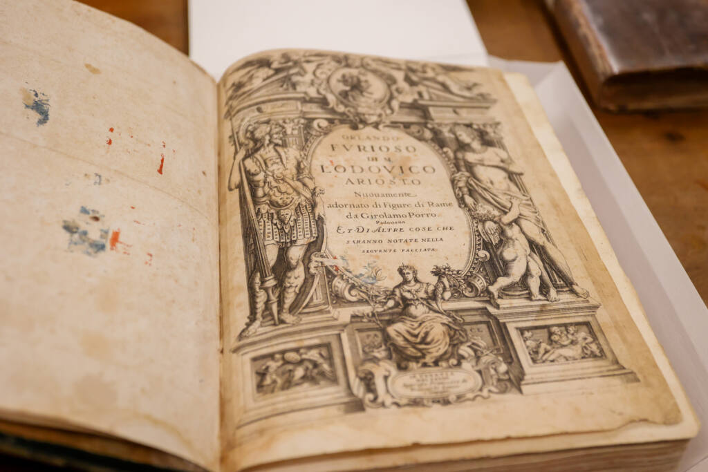 Acervo de obras raras da Biblioteca Pública do Paraná possui livro de 1584 Acervo de obras raras da Biblioteca Pública do Paraná possui livro de 1584