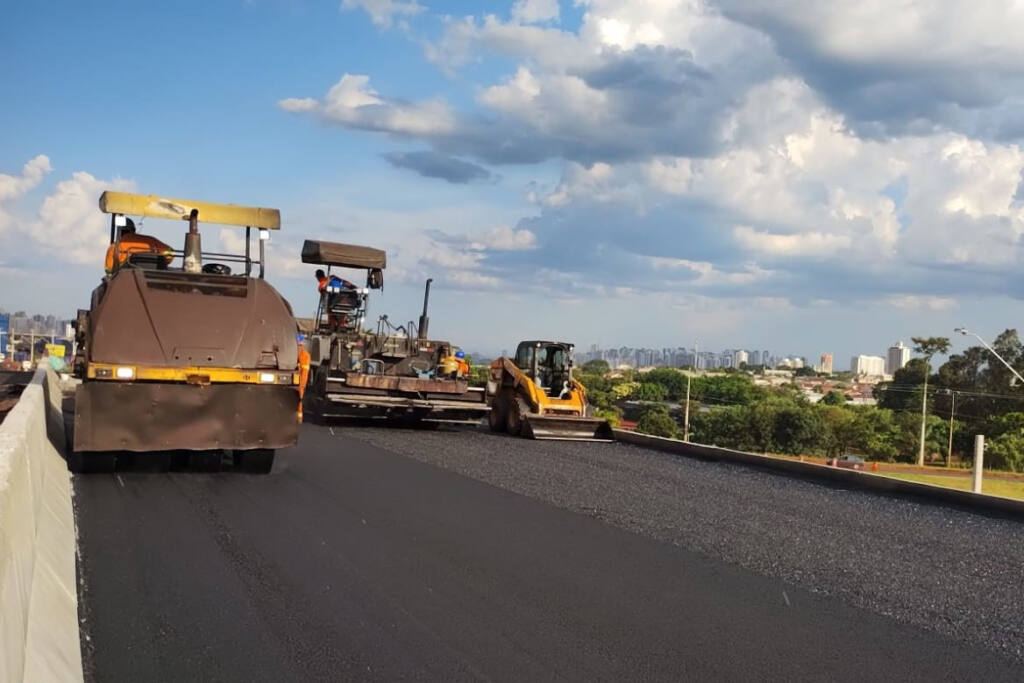 Viaduto da PUC em Londrina terá um dos sentidos de tráfego liberado nesta quinta-feira