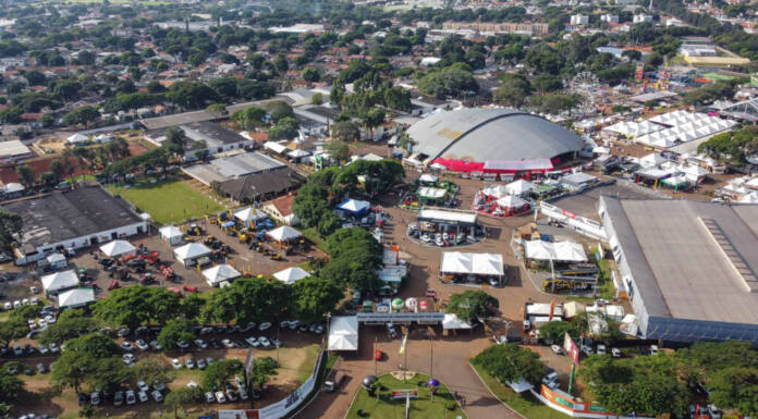 Agenda turística de maio tem Expoingá, blues em Antonina e festas do pinhão e cachaça