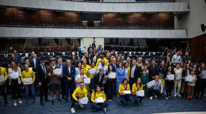 Paranaenses que participaram dos Jogos de Paris são homenageados na Assembleia