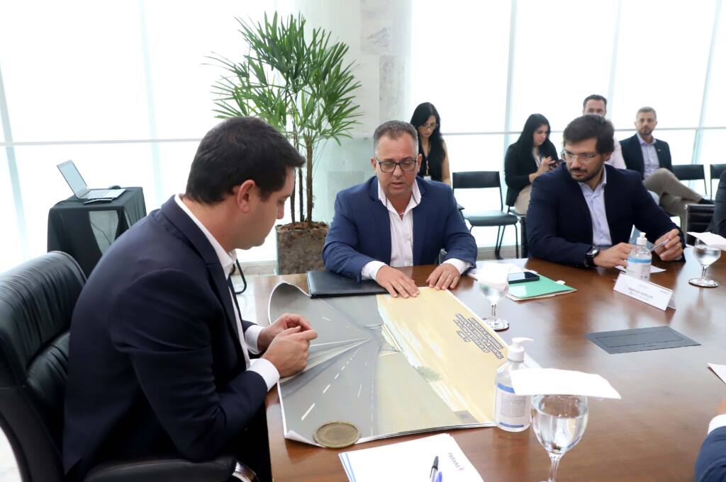 Governo do Estado recebe projeto executivo do Viaduto Esperança, em Cambé