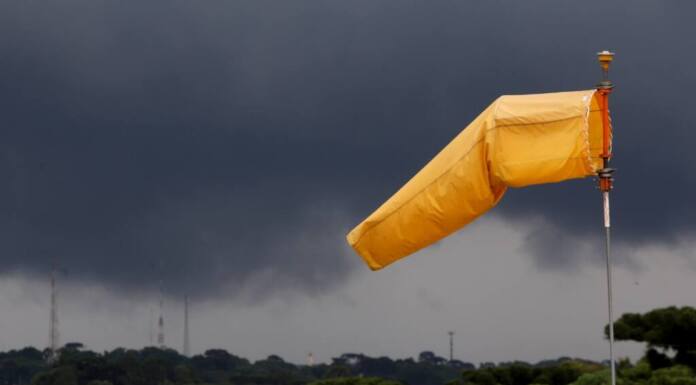 Defesa Civil alerta para risco de fortes tempestades de sábado até segunda-feira