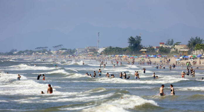 Chuvas de dezembro impactam na balneabilidade das praias Foto: Albari Rosa/Arquivo AEN