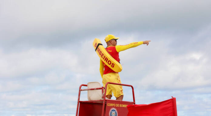 Corpo de Bombeiros alerta para o perigo das correntes de retorno no Litoral do Paraná Foto: Gabriel Rosa/AEN