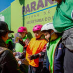 Bronze em Paris, Japinha ganha o carinho dos pequenos skatistas no Ginásio do Tarumã