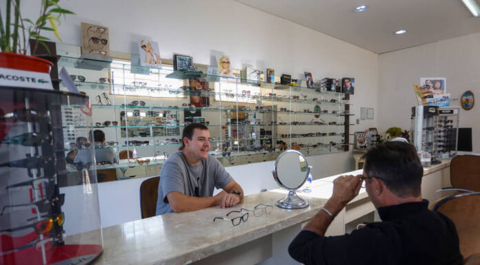 Serviços e turismo do Paraná crescem acima da média nacional no 1º semestre