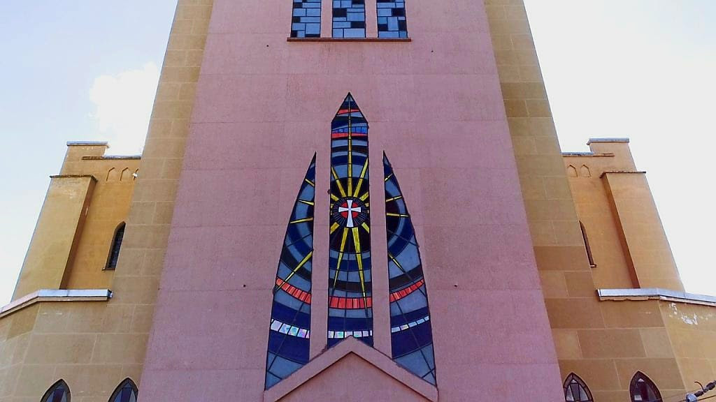 Santuário ganha iluminação cênica e recebe fiéis na Festa de Nossa Senhora de Guadalupe