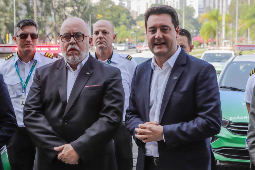 Transplantes de órgãos: Estado entrega veículos e anuncia novos aviões para salvar vidas Transplantes de órgãos: Estado entrega veículos e anuncia novos aviões para salvar vidas