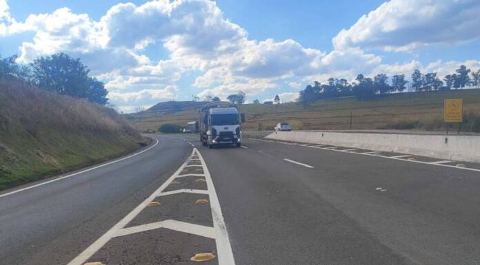 DER/PR libera tráfego de veículos na PR-445 no viaduto de acesso a Irerê, em Londrina Foto: DER